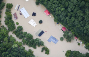 Víctimas mortales de inundaciones en Kentucky siguen bajo el agua