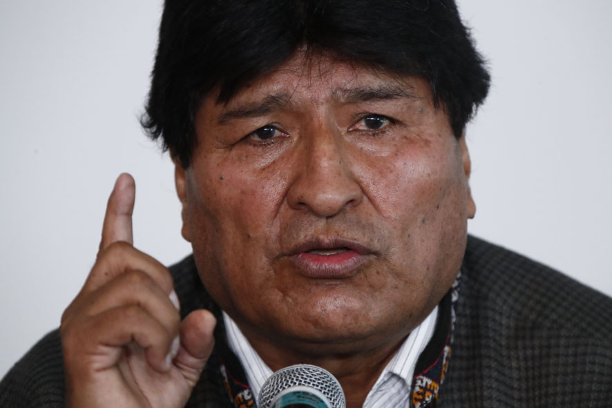 Gran operativo policial para recuperar el celular de Evo Morales