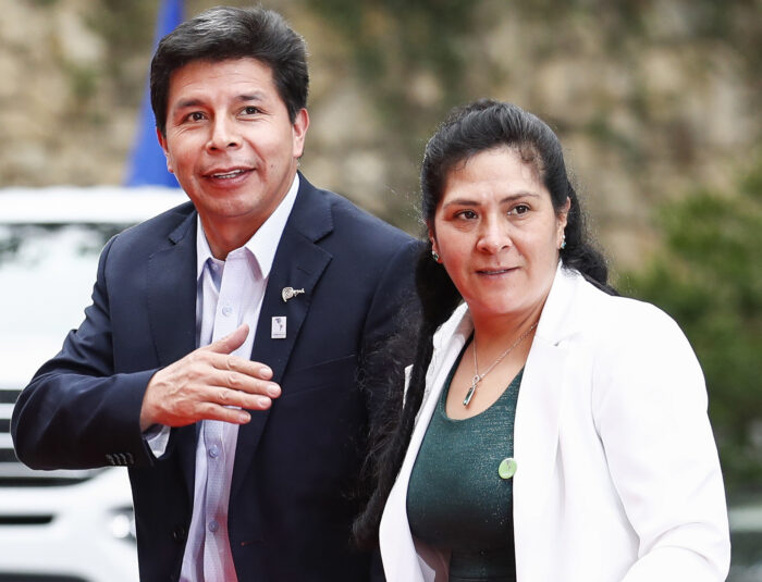 Registro. El presidente de Perú, Pedro Castillo (i), junto a la primera dama, Lilia Paredes. EFE