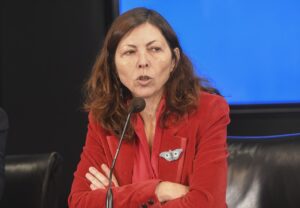 La nueva ministra de Economía de Argentina confirma que mantendrá «las metas acordadas con el FMI»