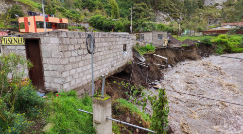 Casas y cultivos afectados  por las lluvias en Ambato