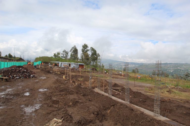 Lugar. La construcción se llevaba a cabo en la parroquia Guayaquil de Alpachaca, pero ahora está paralizada.