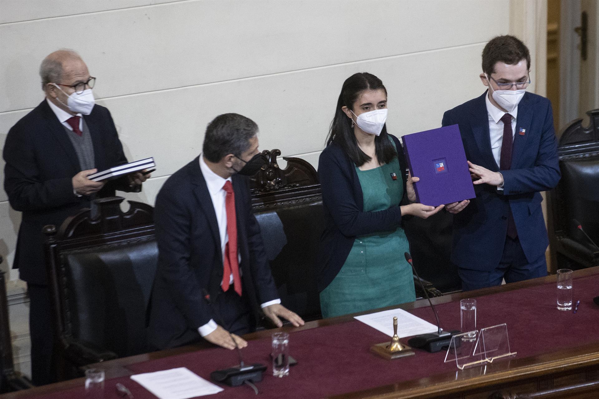 La campaña por el plebiscito constitucional arranca en Chile con gran incertidumbre