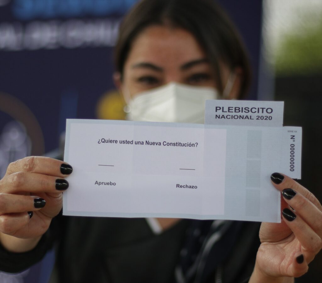 Un 74% de los chilenos apoyaría un nuevo proceso constitucional si sale el ‘no’ en el referéndum