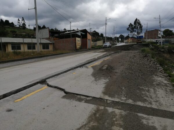 Vías de Loja arruinadas y autoridades dicen que no hay plata