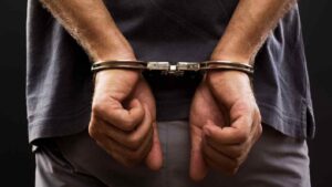 Hombre por poco es linchado por robar en Ambato
