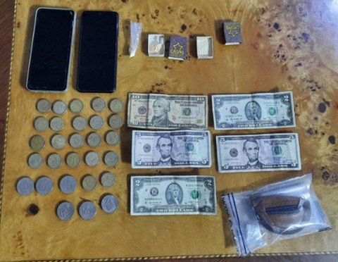Policía allana casa de presuntos vendedores de droga en Santa Rosa