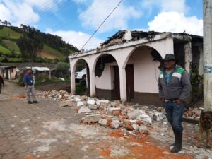 Efectos. La actividad volcánica que provoca los temblores ha dejado más de 350 edificaciones con algún tipo de daño en Carchi.