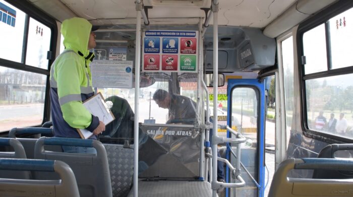Chequeos. Desde junio de 2022, tras el alza de los costos de los pasajes, todos los buses que prestan los servicios dentro de Ibarra son fiscalizados.