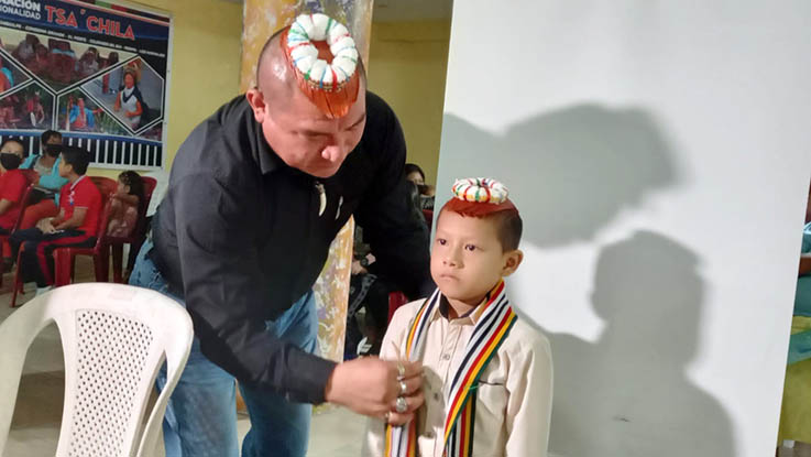 COSTUMBRE. Algunos niños y adultos asistieron con su vestimenta tradicional.