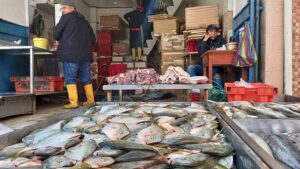 Mercado mayorista de mariscos con nuevo horario