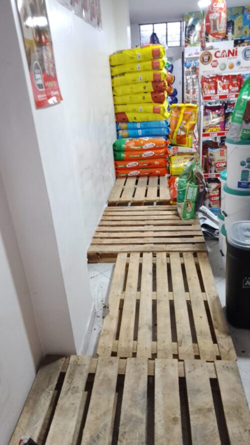 Roban USD 1.350 en alimento para mascotas al sur de Ambato