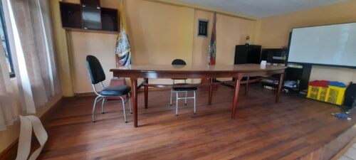 Se llevaron hasta las sillas de una sede de taxis en Huachi Grande