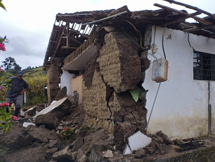 Escombros. Los daños se reportan en 138 viviendas privadas, 32 unidades educativas y más de una veintena de bienes públicos.