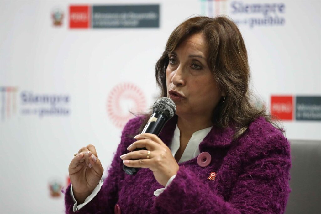 La vicepresidenta de Perú insinúa que asumiría la Presidencia si sacan a Castillo