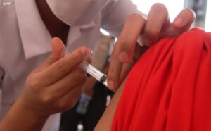Conozca los puntos de vacunación contra el covid en Quito