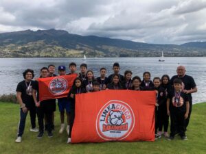 Nadadores de Tungurahua triunfan en el lago San Pablo