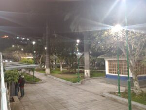 El parque 12 de Noviembre tiene nuevas luminarias