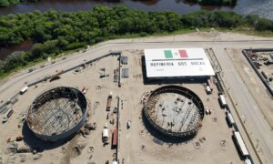 López Obrador inaugura refinería de Dos Bocas con promesa de 340.000 barriles