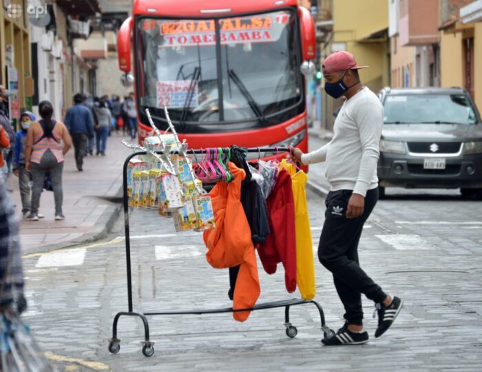 REALIDAD. La economía ecuatoriana es altamente informal y con poco crecimiento.