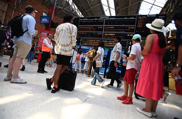 Una huelga de trenes causa severas restricciones en el transporte ferroviario del Reino Unido