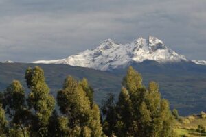 Activan operativo de rescate para seis montañistas accidentados en el Carihuayrazo