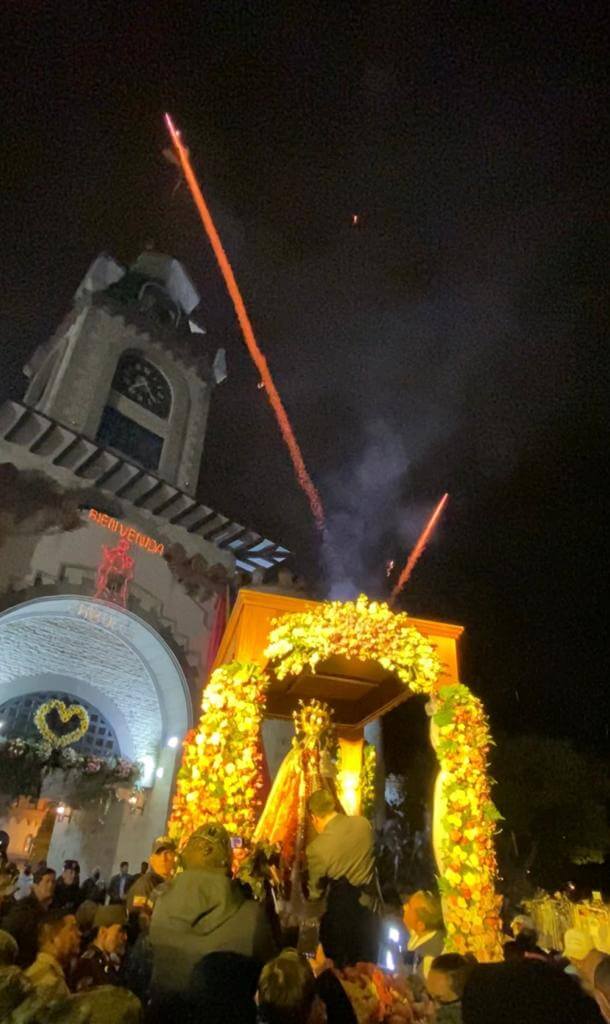 Virgen del Cisne llegó a Loja en hombros y acompañada de miles de romeriantes