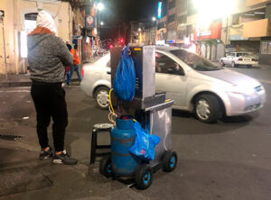 Nadie controla puestos ambulantes de comidas preparadas en Ambato