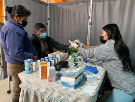 Los médicos atienden desde las 08:00 hasta las 12:00 en cada uno de los barrios.