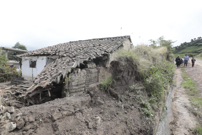 Estafan pidiendo donaciones para damnificados por los sismos