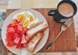Alimentos que debe comer en la mañana para mantenerse saludable