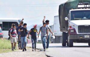 Hondureños huyen de la extorsión de pandillas