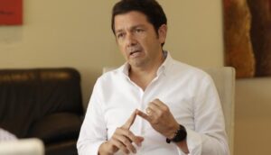 Gobierno desconoce nombramiento de Raúl González como Superintendente de Bancos