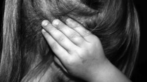 Hombre es acusado de violar a su hijastra al norte de Ambato
