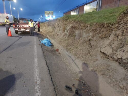 Los restos del infortunado yacían a un costado de la Panamericana Norte.