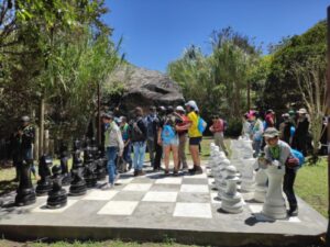 Juego de ajedrez gigante en el Parque de la Familia de Baños