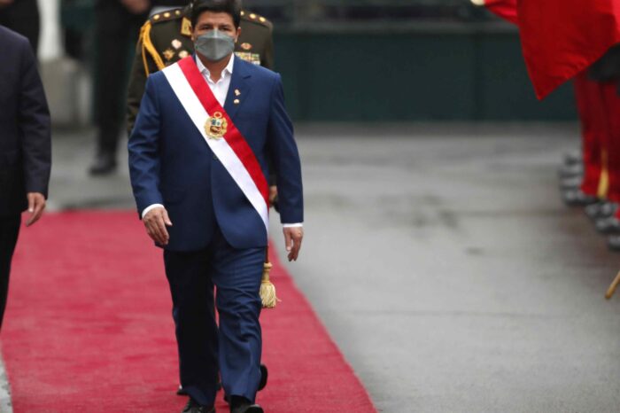 Grupo parlamentario peruano debate la acusación contra Castillo por traición a la patria