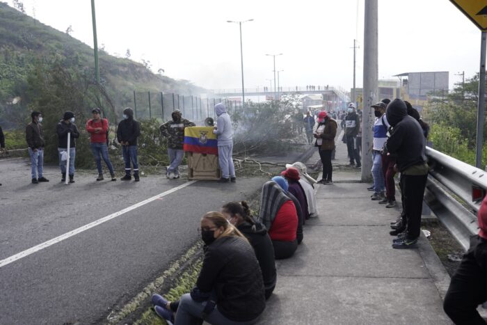 El 13 de junio iniciaron los bloqueos en Quito. En la imagen, el cierre del acceso norte.