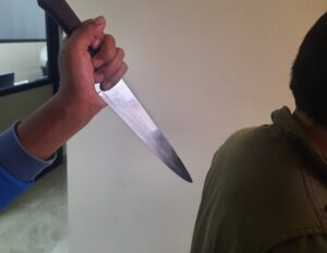 Hombre es herido con un cuchillo por evitar que le roben el celular