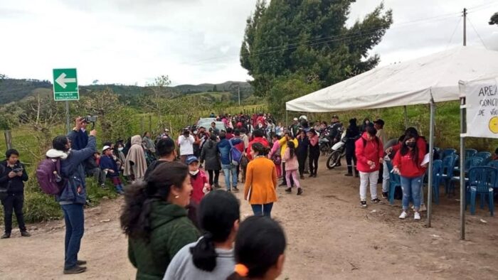 Habitantes. En el lado ecuatoriano participaron alrededor de 2.000 personas.