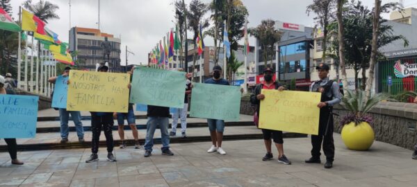 Guardias municipales exigen pago