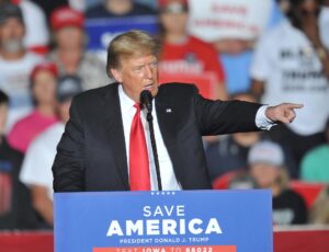 Inteligencia de EE.UU. evaluará si Trump puso en peligro a su país