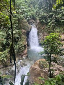 ATRACTIVOS. Santo Domingo está rodeada de cascadas y ríos aptos para practicar deportes de aventura