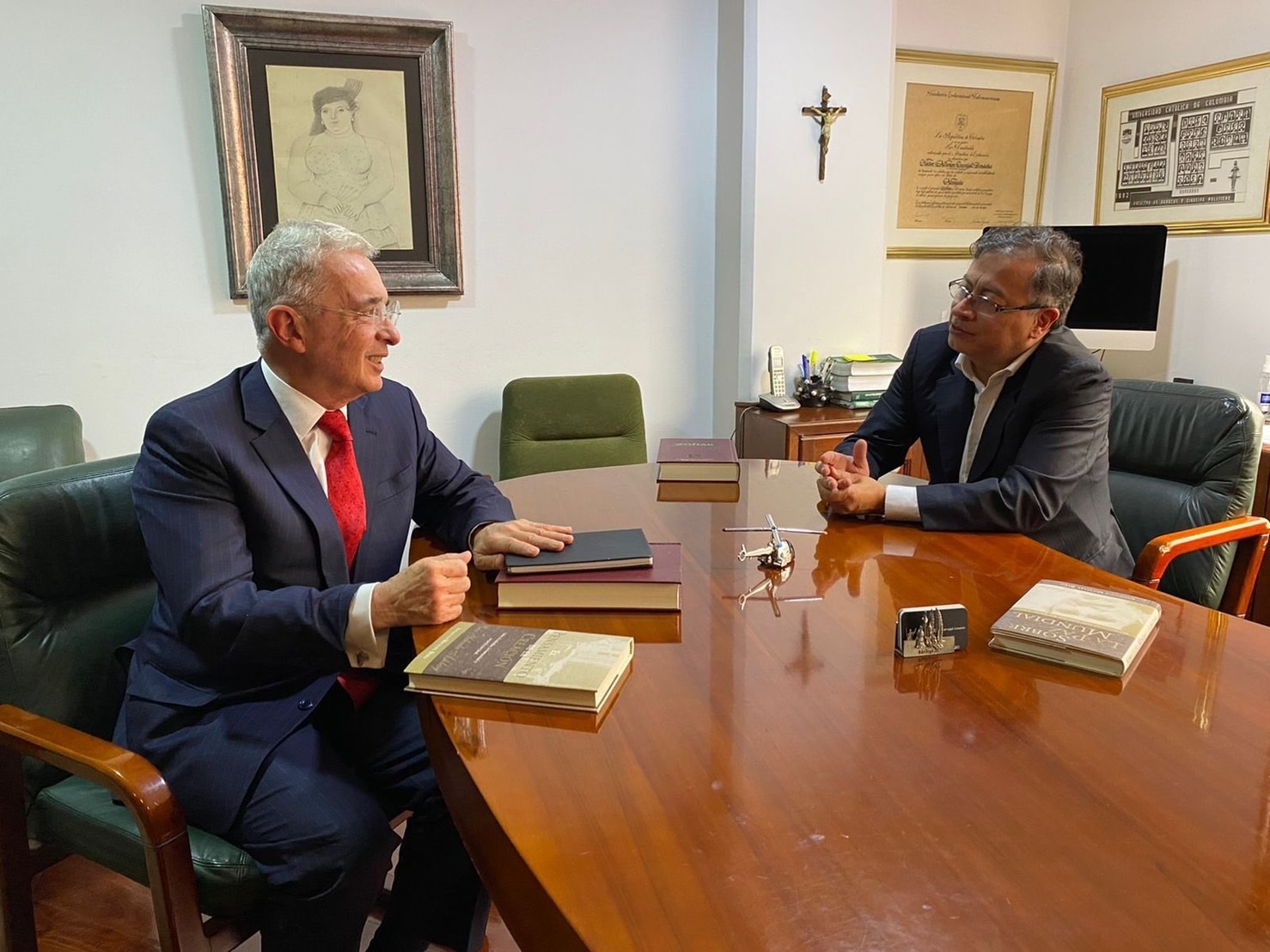 El partido de Álvaro Uribe planea un debate de control a Petro por sus políticas contra el narcotráfico