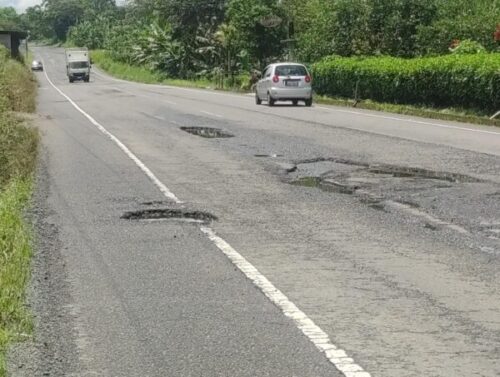 Vía Las Mercedes: Muchos baches, poco presupuesto