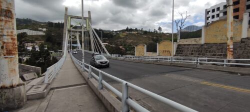 Cierre de puente Juan León Mera por instalación de luminarias