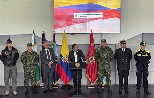 Petro renueva cúpula militar en Colombia con un enfoque de cero corrupción