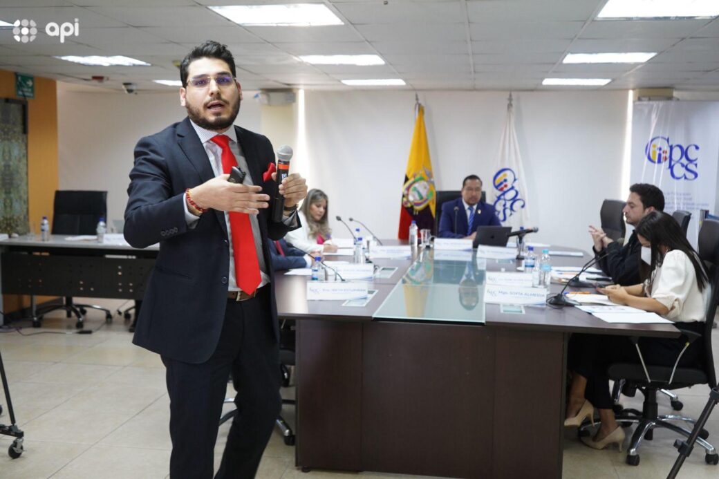 Raúl González asegura que está dispuesto a dar un paso al costado en la pugna por la Superintendencia de Bancos