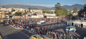 IESS Quito Sur amanece con largas filas por turnos en especialidades
