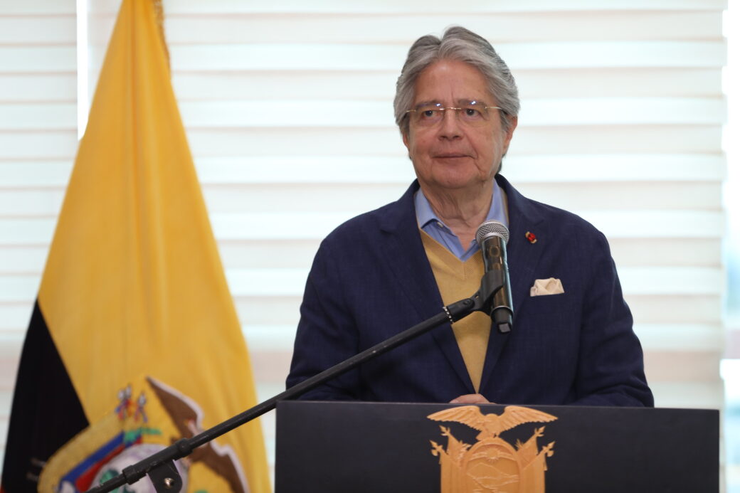 Lasso anuncia su regreso inmediato a Ecuador luego de que su operación resultara exitosa